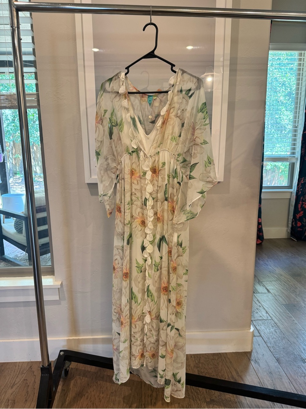 FARM Rio White Floral Maxi Dress with Green Leaves - Picture 2 of 6